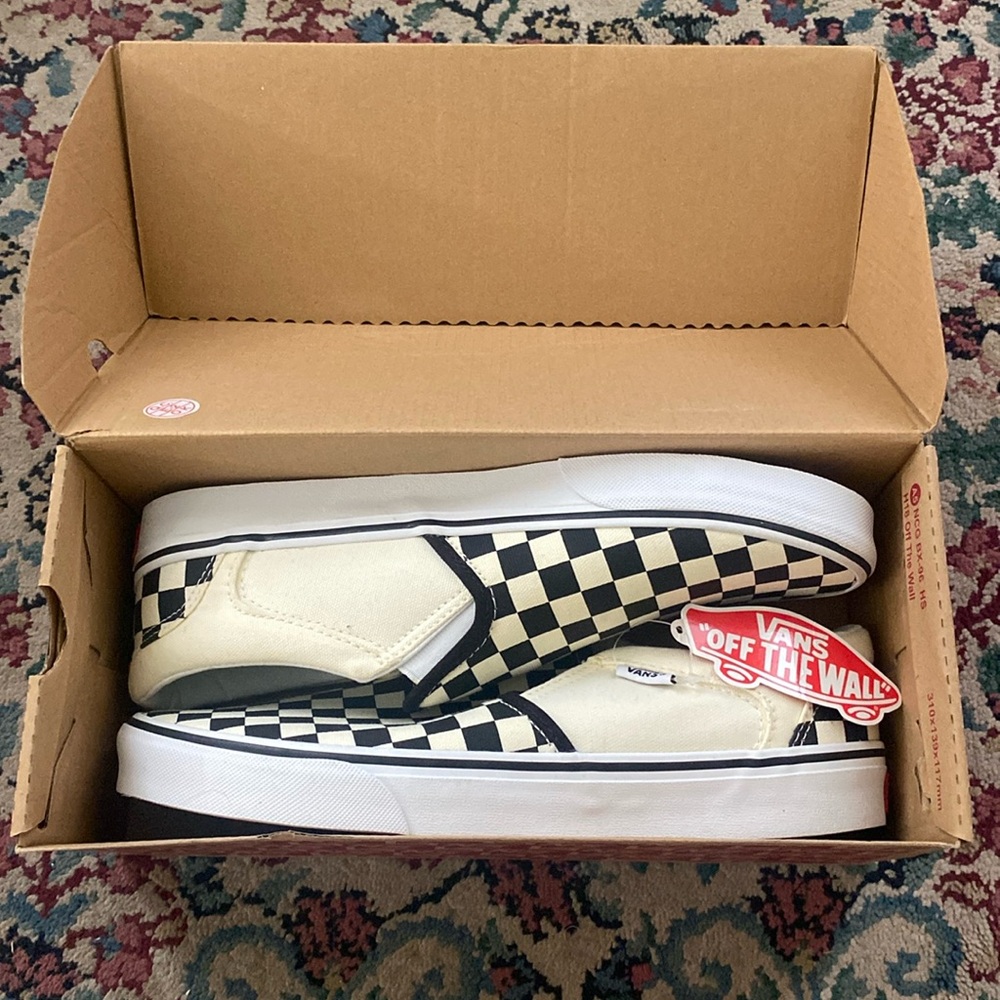 BRAND NEW NEVER WORN Size 9.5 Women’s Checkered Vans
